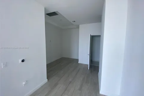 45 SW 9th St # 4503, Miami FL 33130