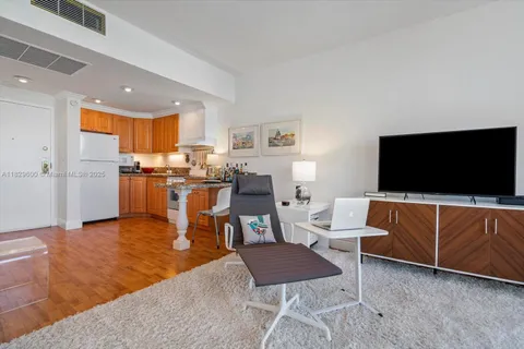 700 Biltmore Way # 914, Coral Gables FL 33134