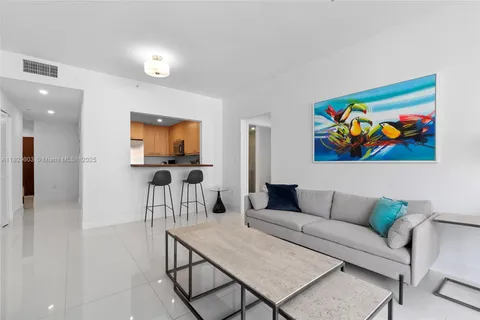 225 Collins Ave # 3K, Miami Beach FL 33139