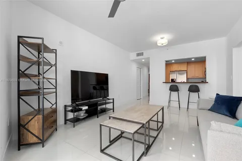 225 Collins Ave # 3K, Miami Beach FL 33139