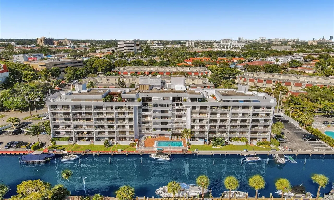 1650 NE 115th St # 304, Miami FL 33181
