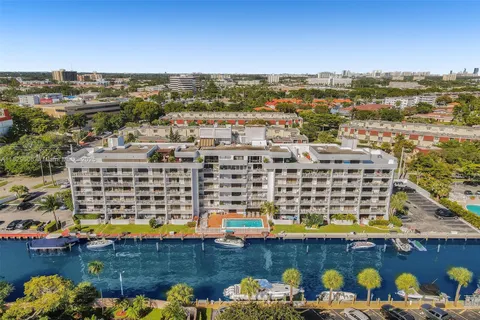1650 NE 115th St # 304, Miami FL 33181