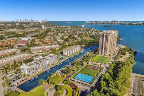 1650 NE 115th St # 304, Miami FL 33181