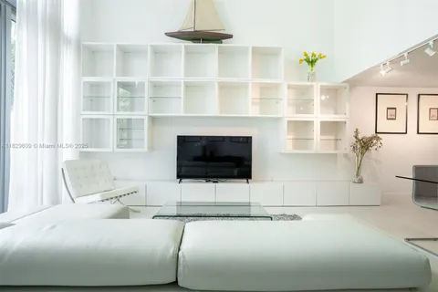 6000 Collins Ave # 320, Miami Beach FL 33140