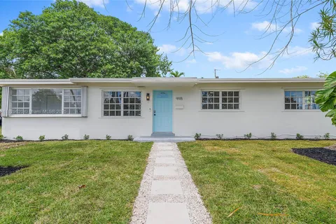 9915 SW 212th St, Cutler Bay FL 33189