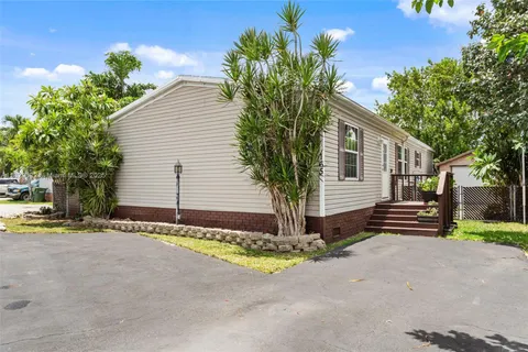 220 NE 12th Ave, Homestead FL 33030