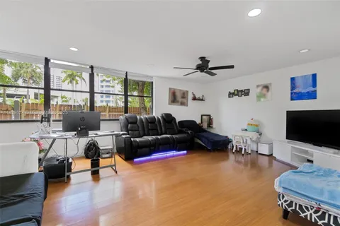 3350 NE 192nd St # B, Aventura FL 33180