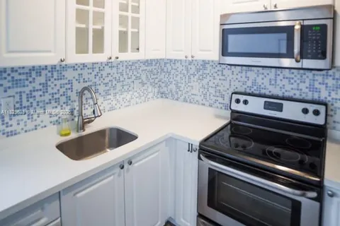 53 NE 49th St # 6, Miami FL 33137