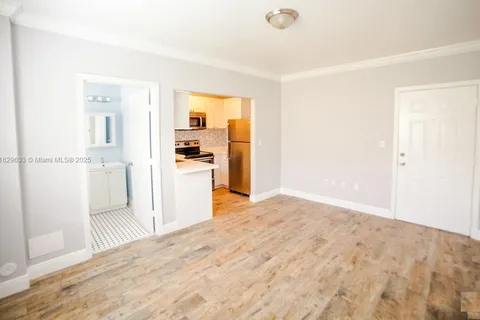 53 NE 49th St # 6, Miami FL 33137