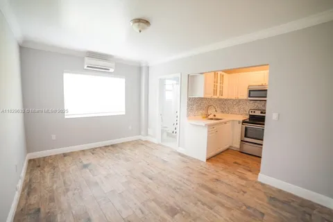 53 NE 49th St # 6, Miami FL 33137