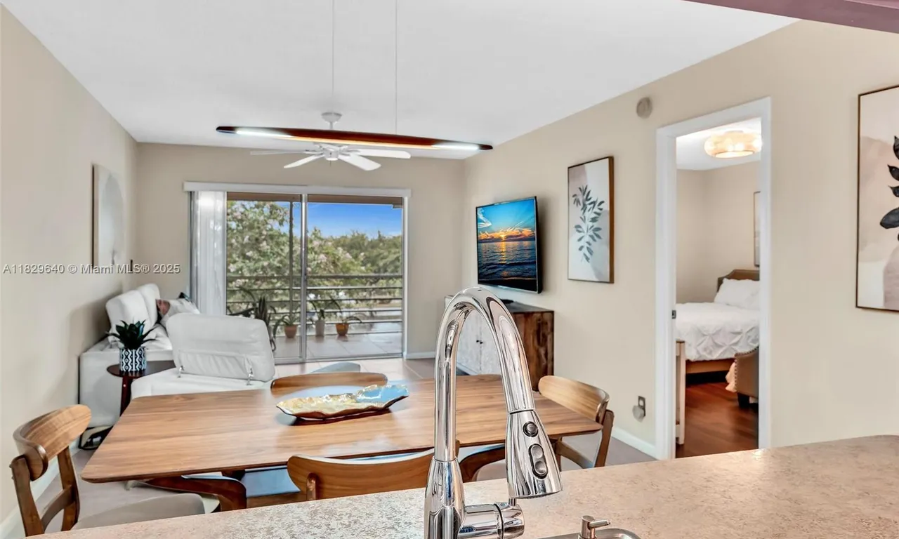 3210 Holiday Springs Blvd # 302, Margate FL 33063