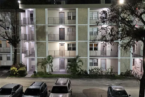 2998 NW 48th Ter # 129, Lauderdale Lakes FL 33313