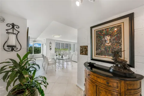 609 Ocean Dr # 5H, Key Biscayne FL 33149