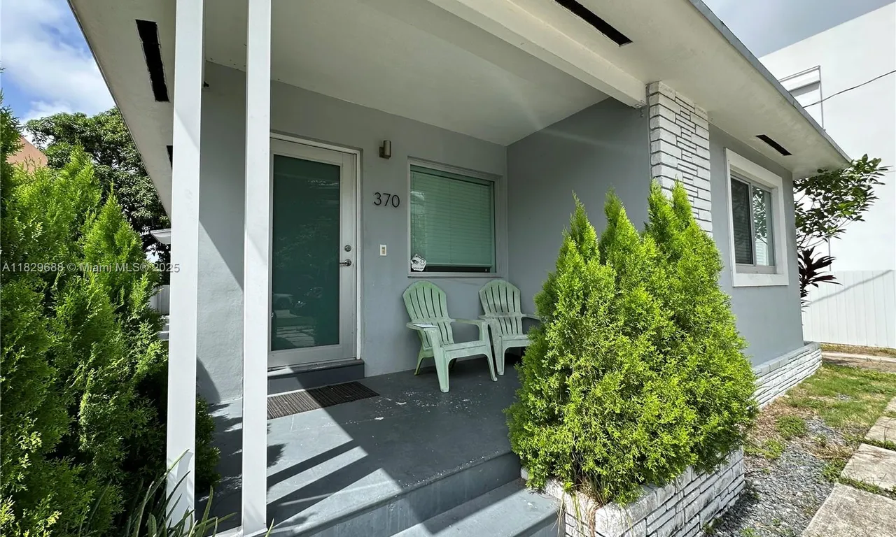 370 SW 17th Rd # 370, Miami FL 33129