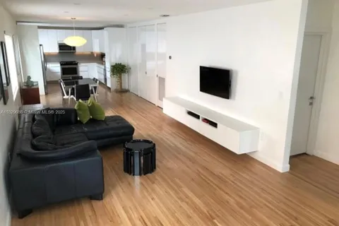370 SW 17th Rd # 370, Miami FL 33129