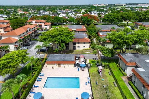 9802 Hammocks Blvd # 16, Miami FL 33196