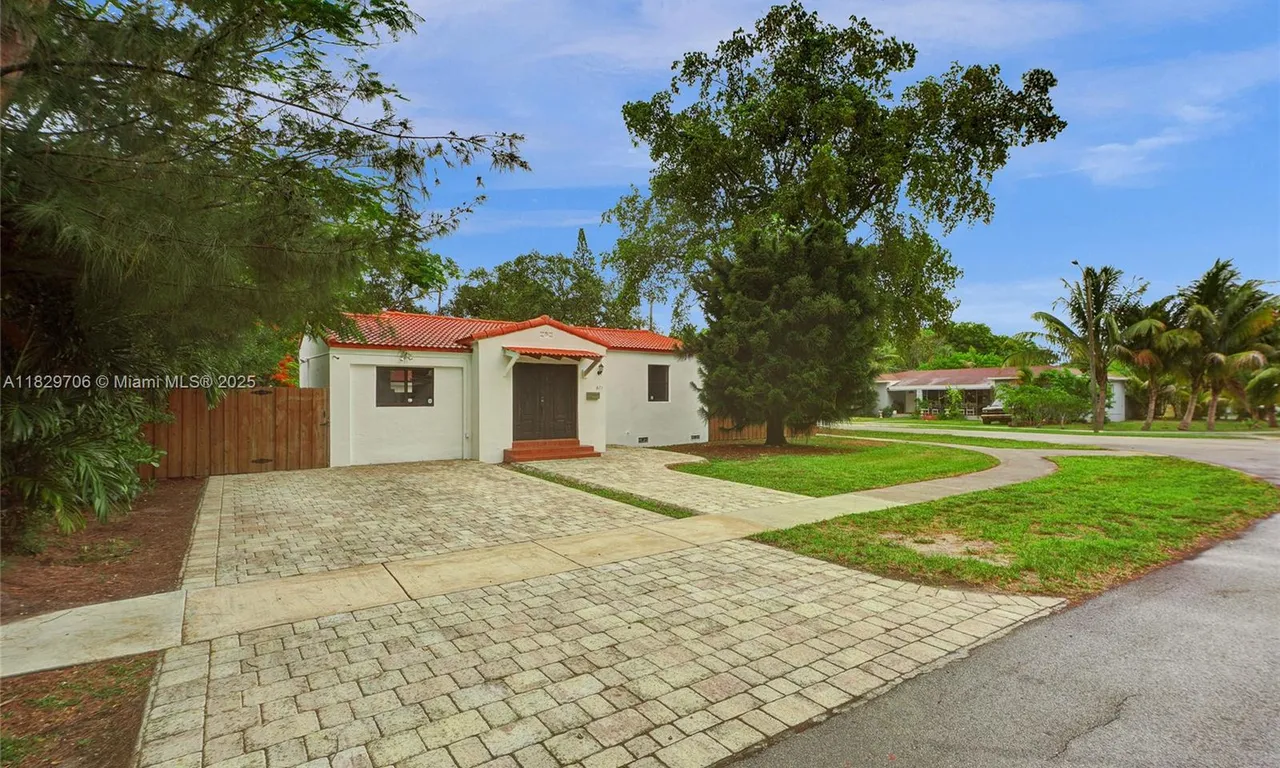 871 NE 122nd St, North Miami FL 33161