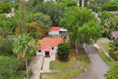 871 NE 122nd St, North Miami FL 33161