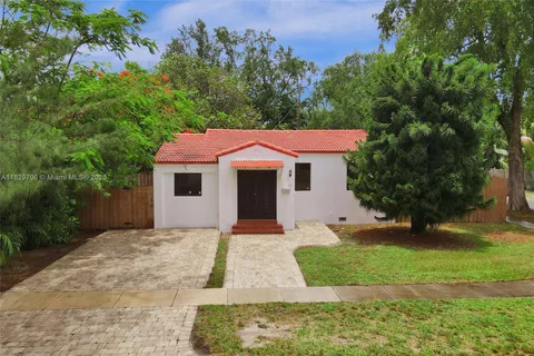 871 NE 122nd St, North Miami FL 33161