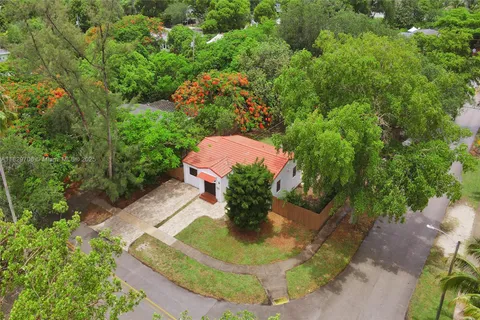 871 NE 122nd St, North Miami FL 33161
