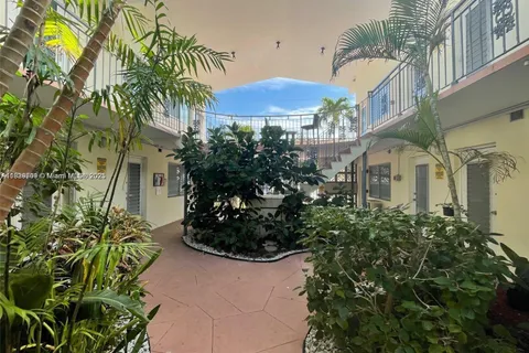 8040 Tatum Waterway Dr # 3, Miami Beach FL 33141