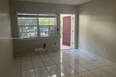 8040 Tatum Waterway Dr # 3, Miami Beach FL 33141