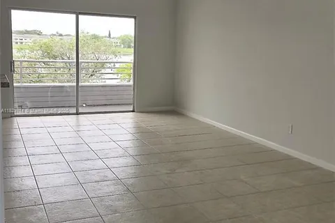 3409 NW 44th St # 201, Oakland Park FL 33309