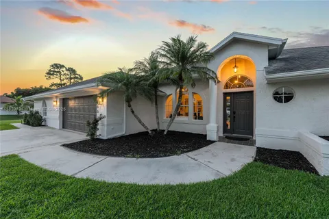 2055 SW Aaron Ln, Port St. Lucie FL 34953