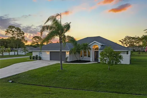 2055 SW Aaron Ln, Port St. Lucie FL 34953