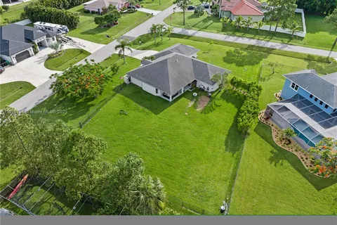 2055 SW Aaron Ln, Port St. Lucie FL 34953