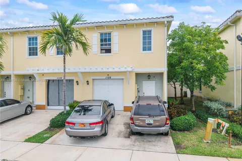 1128 NW 40th Ter, Lauderhill FL 33313