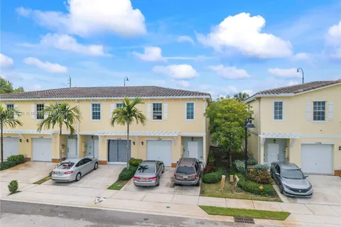 1128 NW 40th Ter, Lauderhill FL 33313