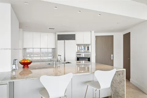 400 Alton Rd # 2208, Miami Beach FL 33139