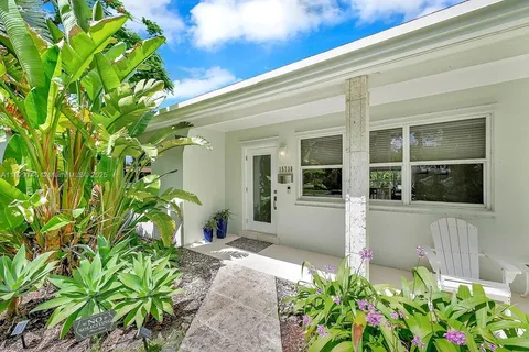 15730 SW 87th Ct, Palmetto Bay FL 33157