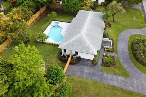 17902 SW 87th Pl, Palmetto Bay FL 33157