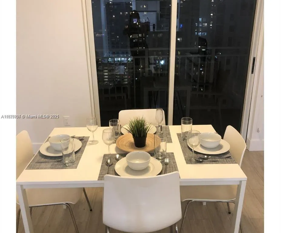 185 SE 14 # 2611, Miami FL 33131