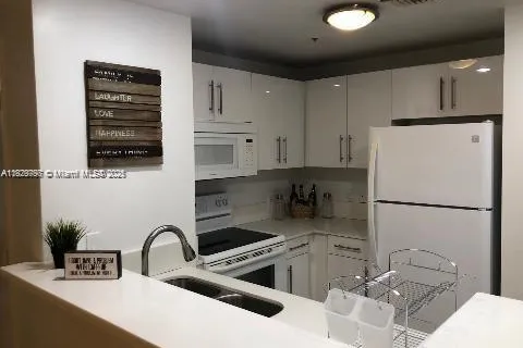185 SE 14 # 2611, Miami FL 33131