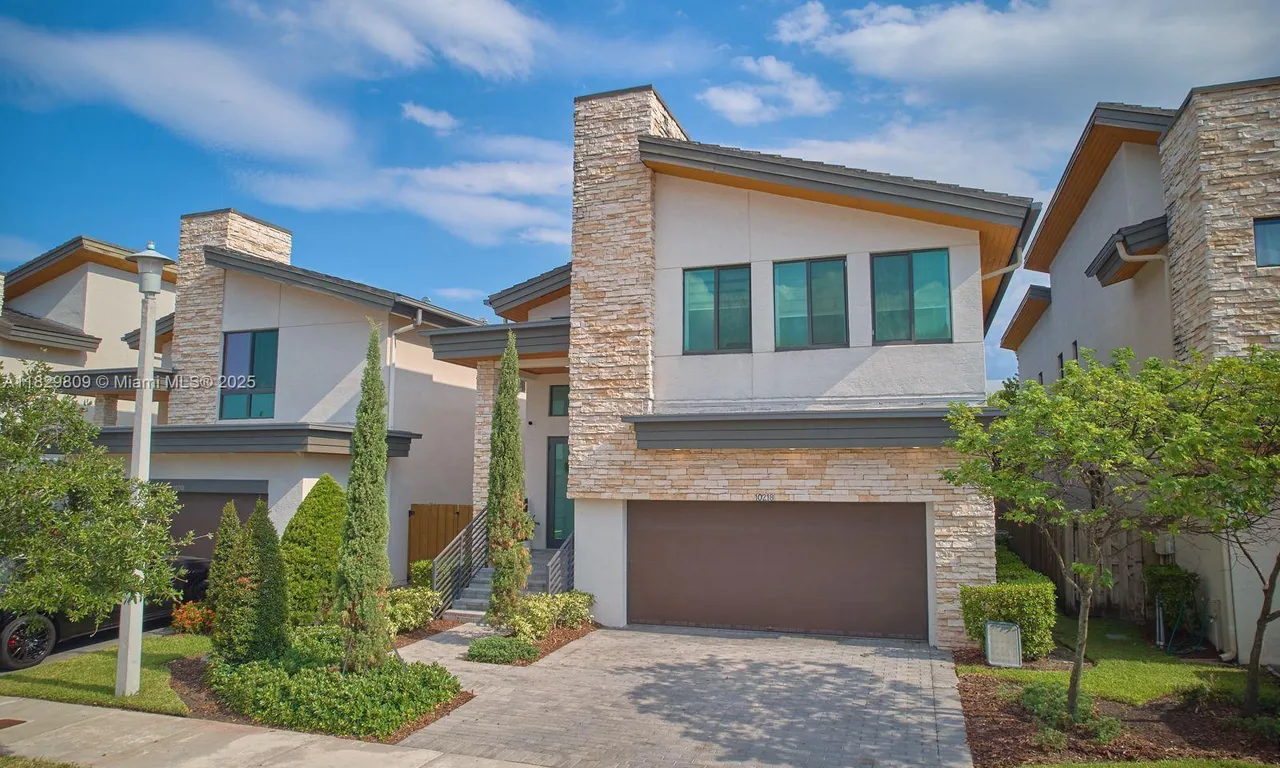 10218 NW 76th Ter, Doral FL 33178