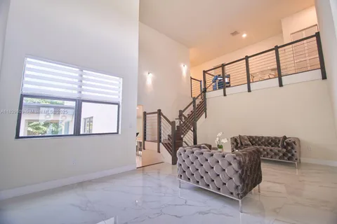 10218 NW 76th Ter, Doral FL 33178
