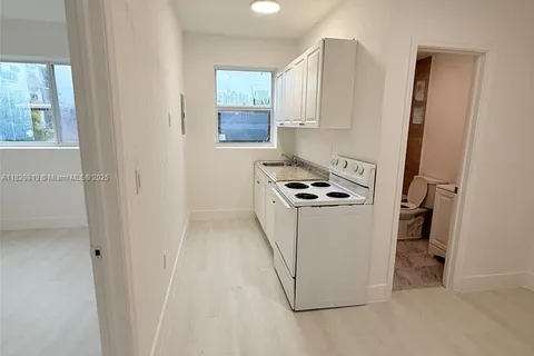871 SW 3rd St # 21, Miami FL 33130