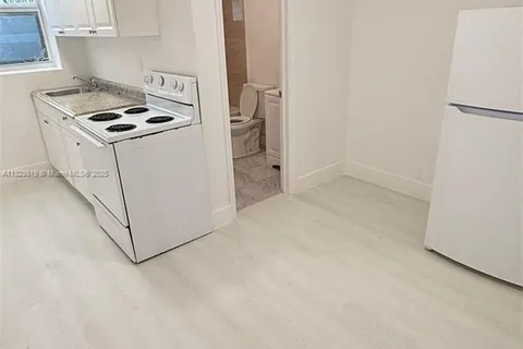 871 SW 3rd St # 21, Miami FL 33130