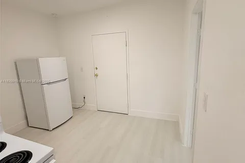 871 SW 3rd St # 21, Miami FL 33130