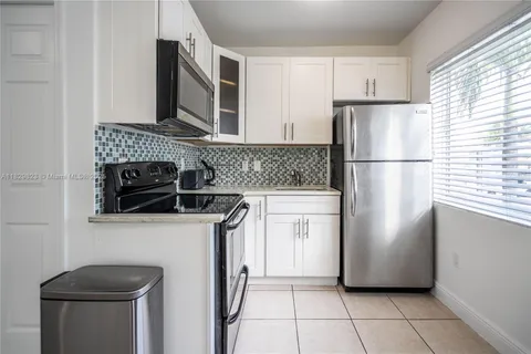 6971 Carlyle Ave # 102, Miami Beach FL 33141