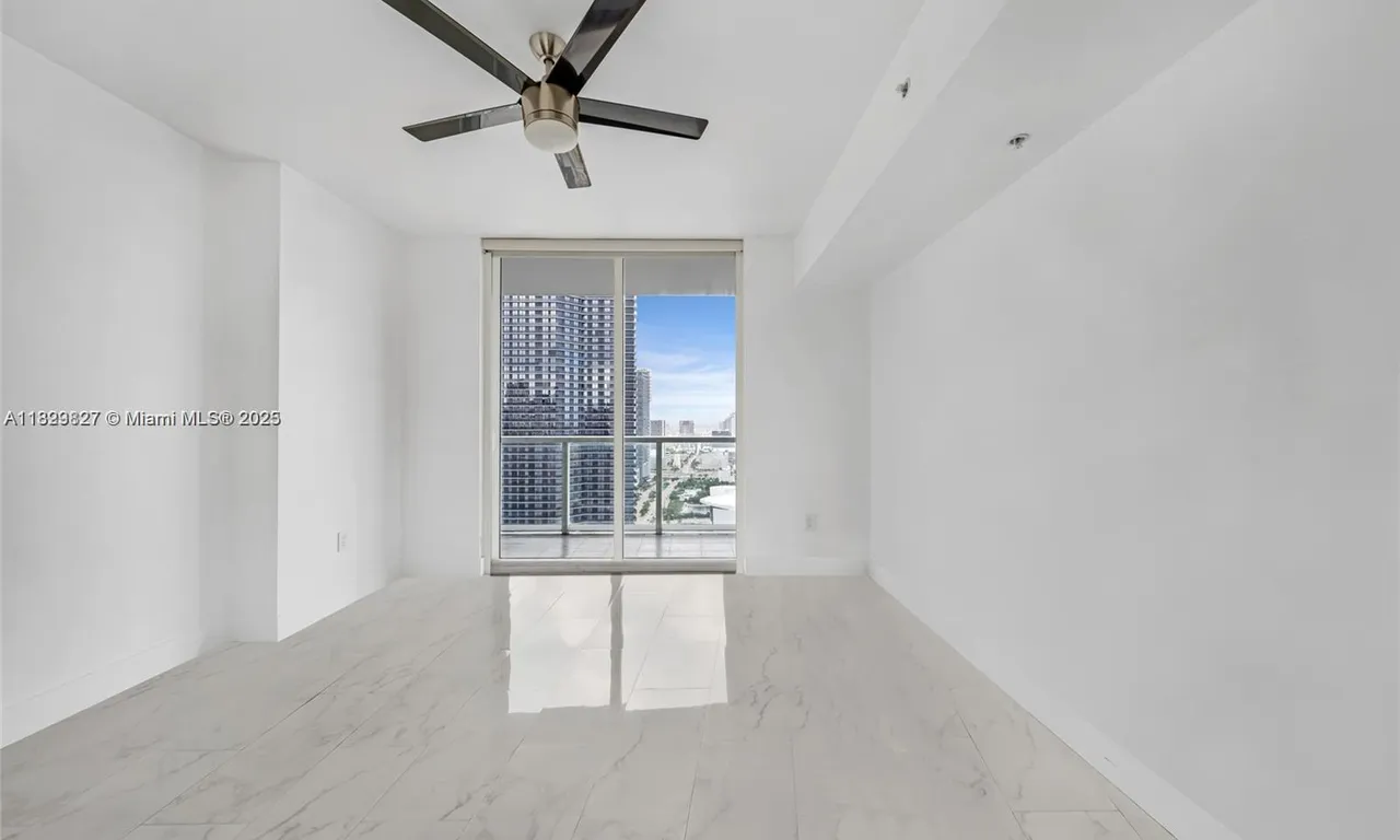 244 Biscayne Blvd # 3704, Miami FL 33132