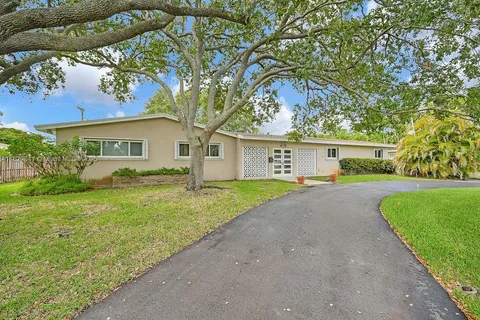 8240 SW 141st St, Palmetto Bay FL 33158