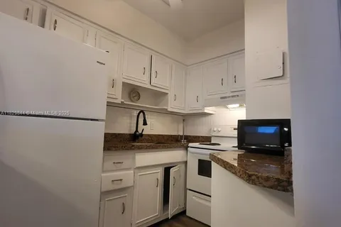 600 Layne Blvd # 216, Hallandale Beach FL 33009
