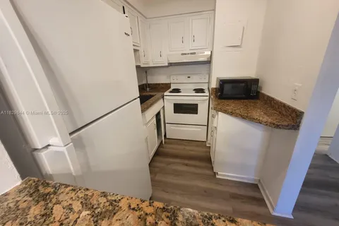 600 Layne Blvd # 216, Hallandale Beach FL 33009