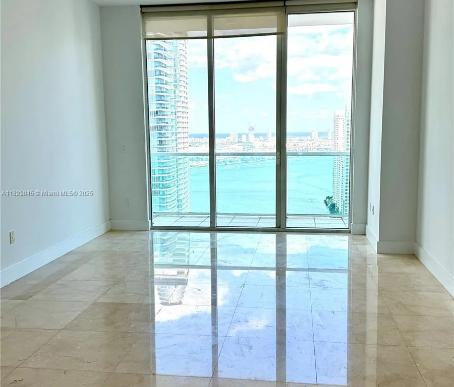 31 SE 5th St # 4214, Miami FL 33131