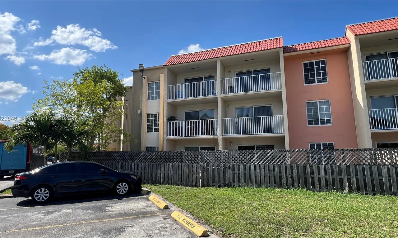 5201 Geneva Way # 206, Doral FL 33166