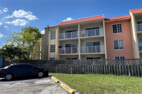 5201 Geneva Way # 206, Doral FL 33166